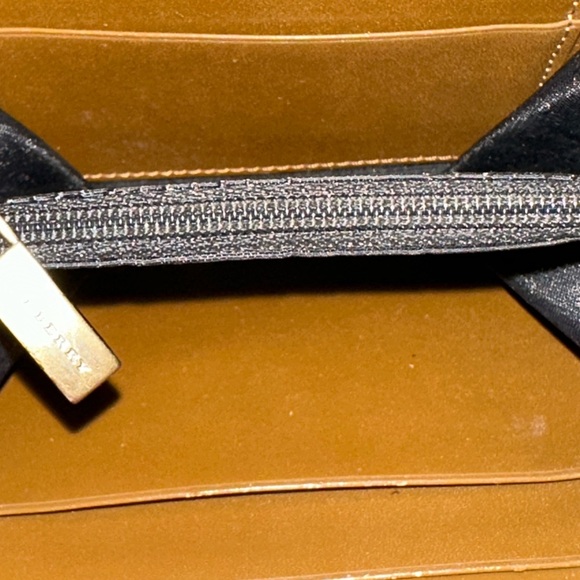 Burberry Wallet - Picture 5 of 7